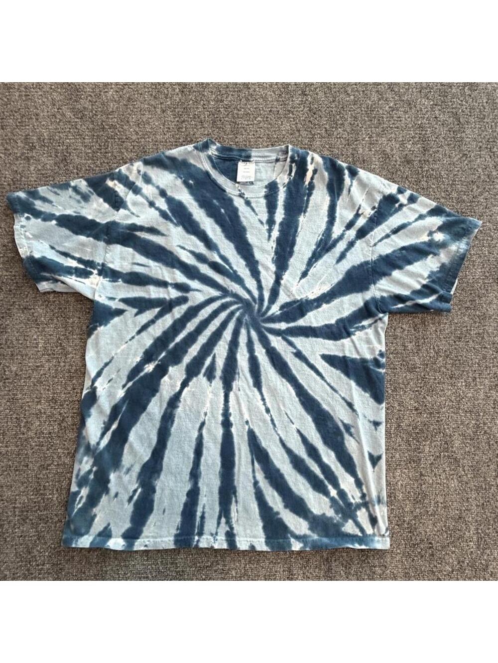 Blue and white spiral tie-dye cotton t-shirt in a L #tiedye #spiral